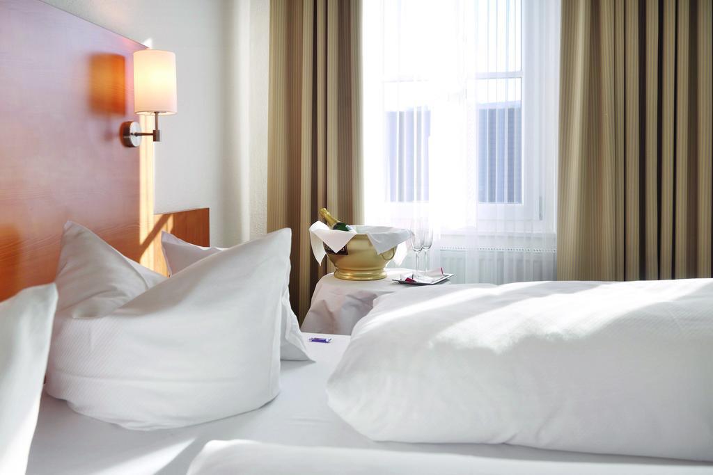 Lauchheim Hotel-Restaurant Roter Ochsen חדר תמונה