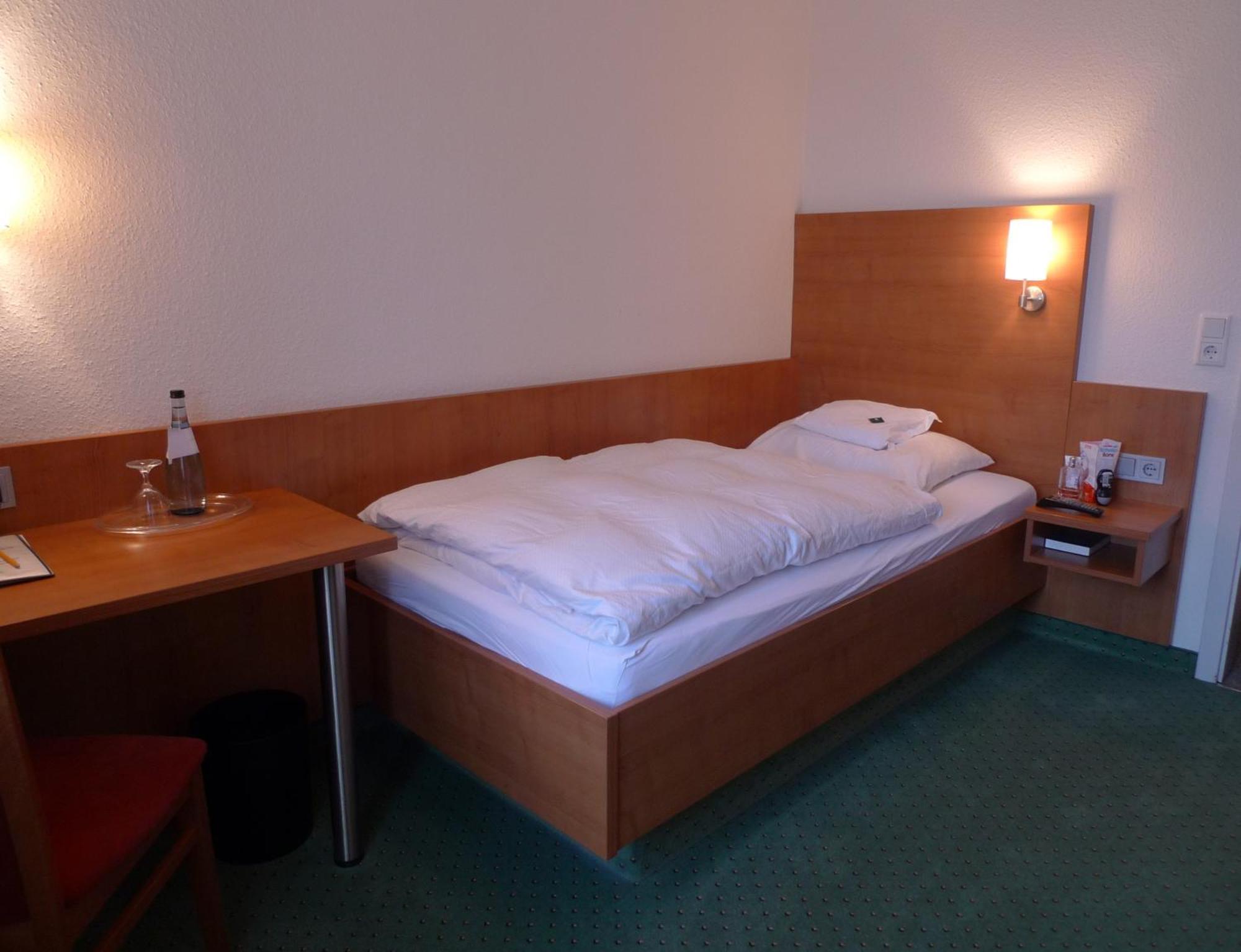 Lauchheim Hotel-Restaurant Roter Ochsen חדר תמונה