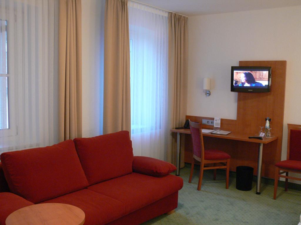 Lauchheim Hotel-Restaurant Roter Ochsen מראה חיצוני תמונה